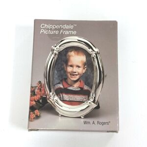 Vintage Wm. A. Rogers Oneida Chippendale Silverplate Oval Picture Frame  NEW